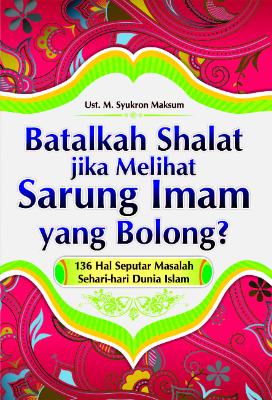 Batalkah Shalat jika Melihat Sarung Imam yang Bolong?